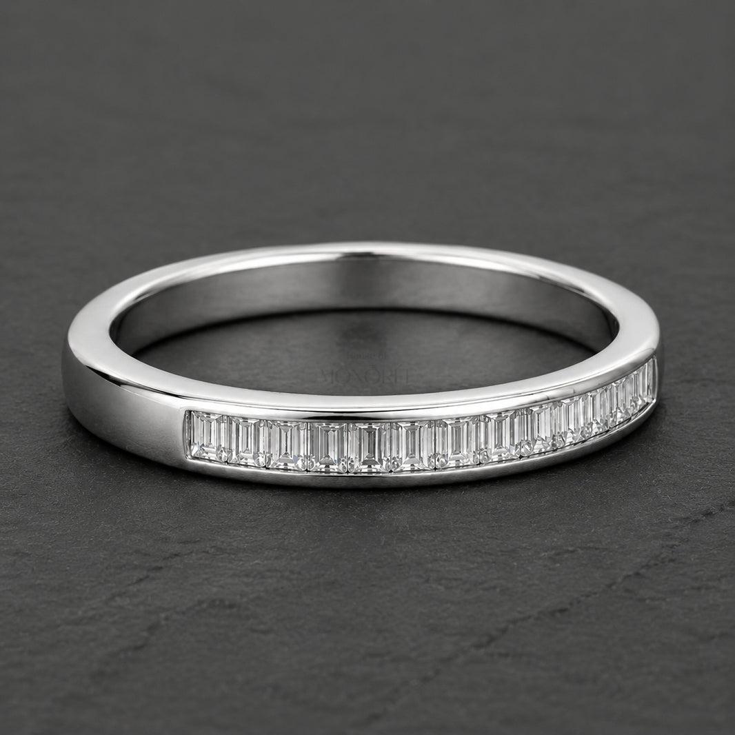 Hõbesõrmus moissaniitidega „Triple Diamond Via“ – tootefoto