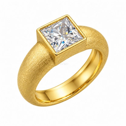 Kullatud hõbesõrmus moissaniidiga „Queen Bezel Matt“ – MONOREE