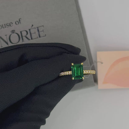 Kullatud hõbesõrmus rohelise kristalliga „Green Majesty“