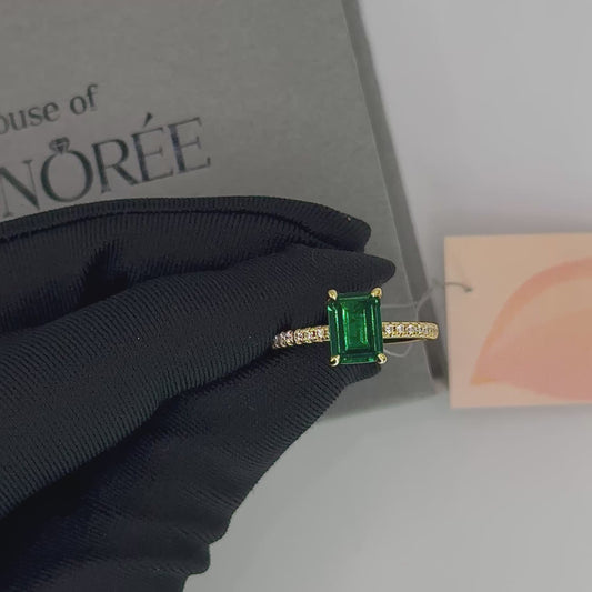 Kullatud hõbesõrmus rohelise kristalliga „Green Majesty“