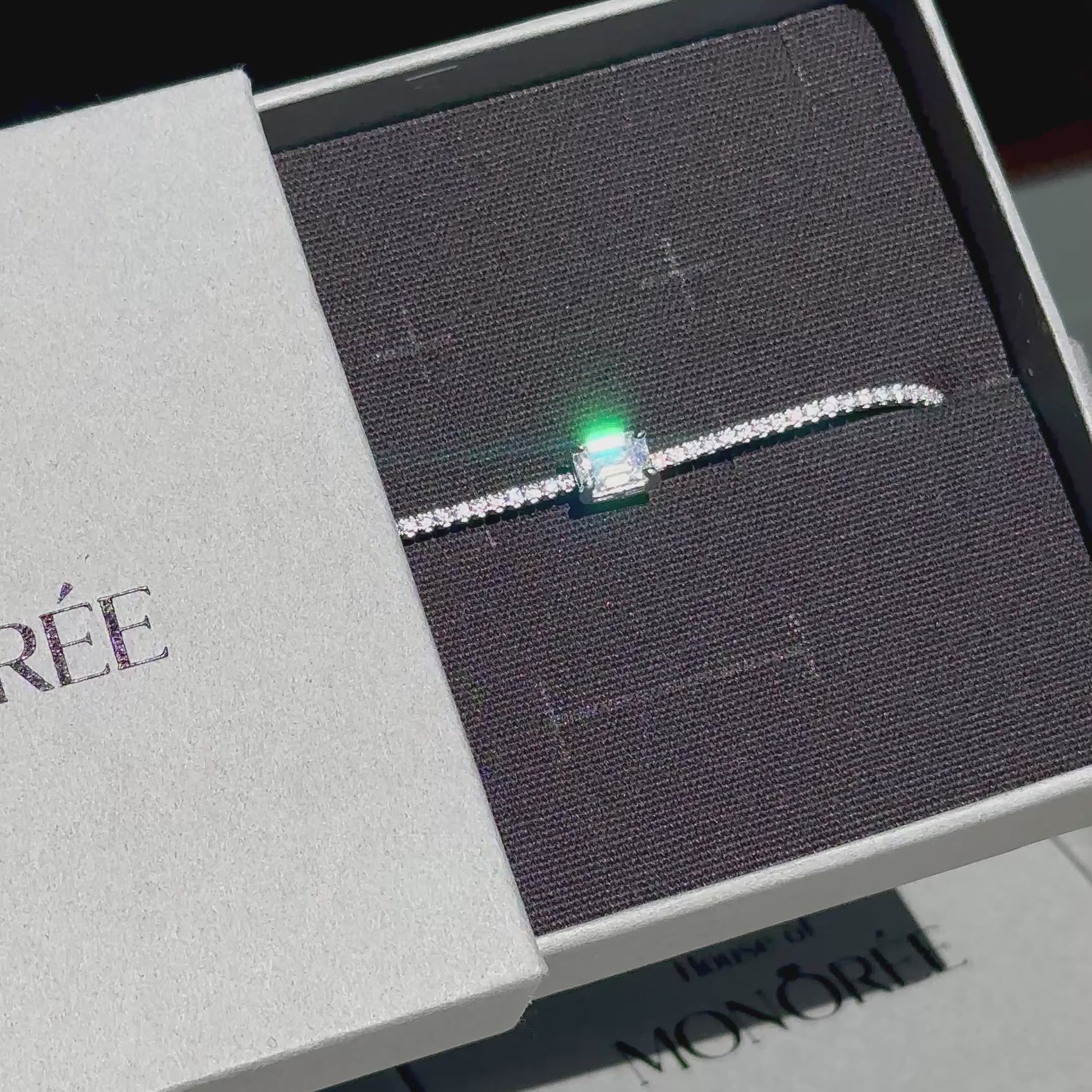 Sidabrinė teniso apyrankė su moisanitu „Emerald Cut“